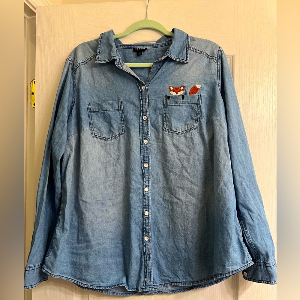 Torrid Fall Fox Button Front Chambray Denim Taylor Shirt - size 1